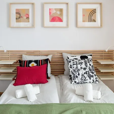 Spacious Cental Treasure Apartament