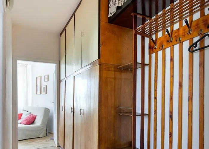 Spacious Cental Treasure Apartment