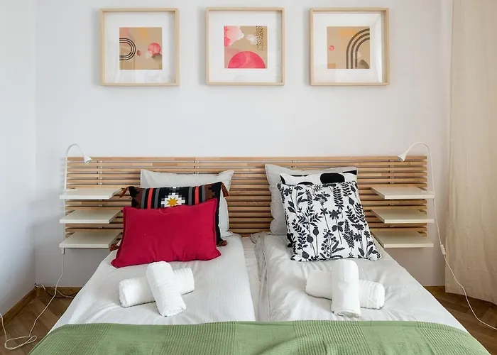 Spacious Cental Treasure Apartament